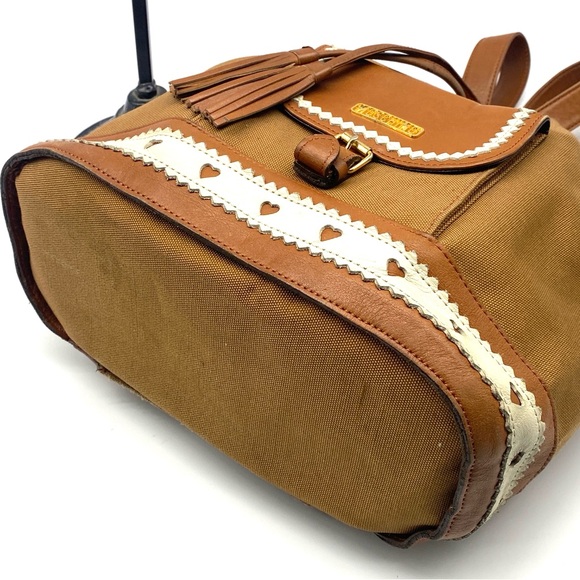 MOSCHINO TAN CANVAS LEATHER TASSEL GOLD HEART DRAWSTRING VINTAGE BACKPACK LARGE - Picture 7 of 10